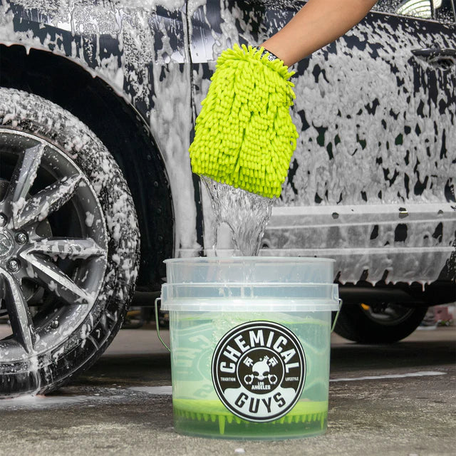 🧽 The Complete Beginner’s Guide to Washing Your Car Like a Pro: