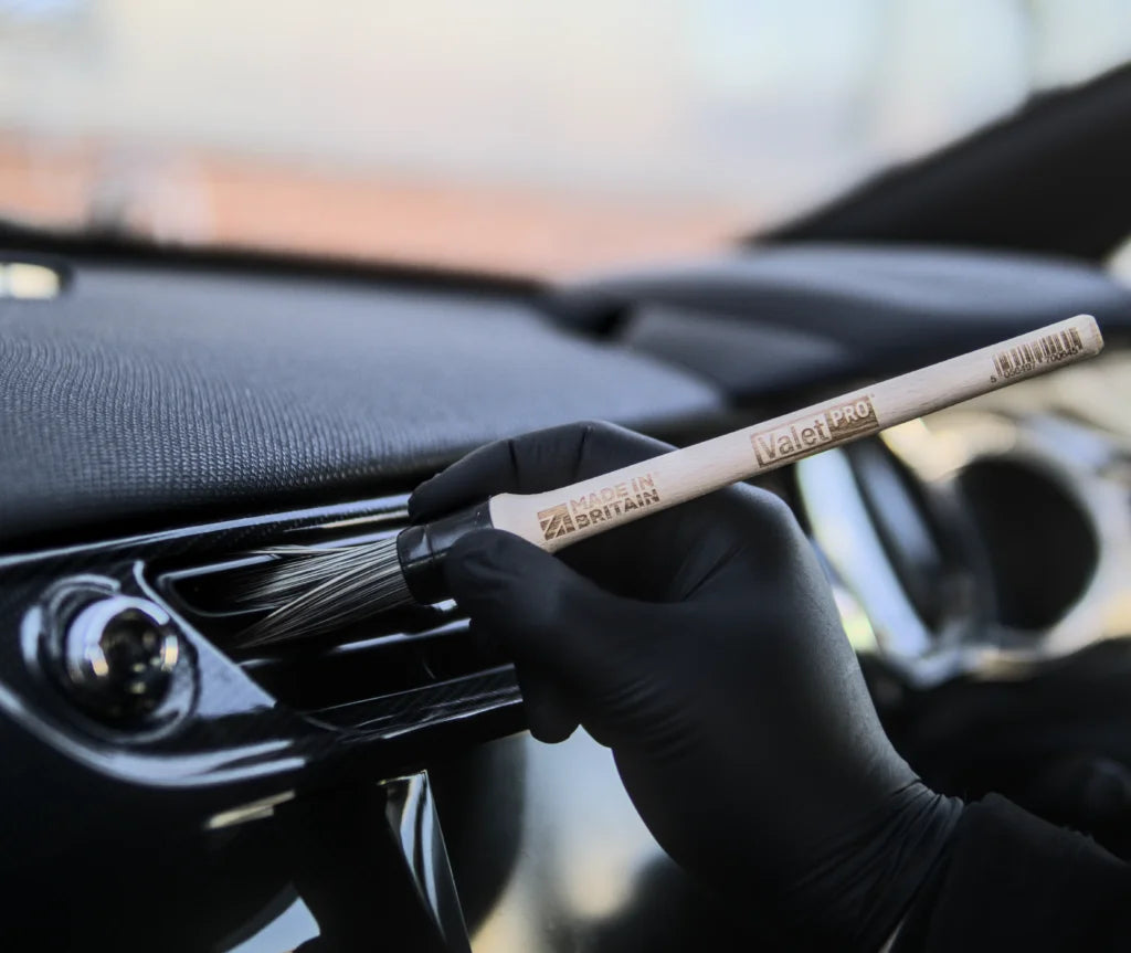 Valet Pro Small Wooden Handle Dash Brush (Chemical Resistant) BRU2